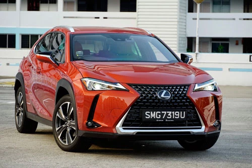 Lexus UX 200 Luxury 2019. Ảnh: CarBuyer.