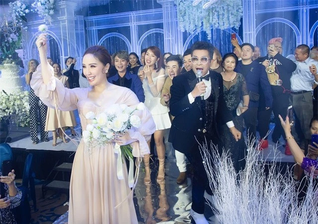 Top 3 đám cưới hào nhoáng nhất showbiz Việt năm 2019 - 12