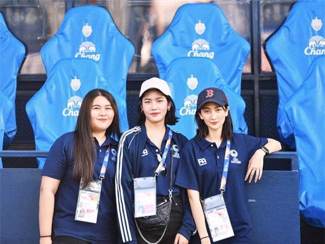 U23 Việt Nam có trợ lý mới ở Thái Lan, nhan sắc cô nàng khiến ai cũng "đứng hình" - Ảnh 1.