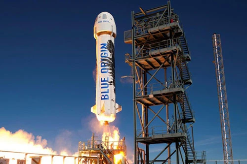 Tên lửa New Shepard được phóng lên vũ trụ. Ảnh: qz.