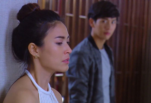 Đang ngất ngây hạnh phúc trong đêm tân hôn tôi giật mình khi chạm phải một thứ, nghe lời giải thích từ vợ tôi rụng rời bỏ đi