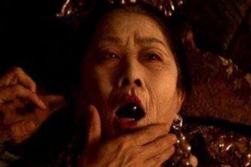 Lý do người Trung Quốc xưa luôn để một đồ vật vào miệng người đã khuất là gì?