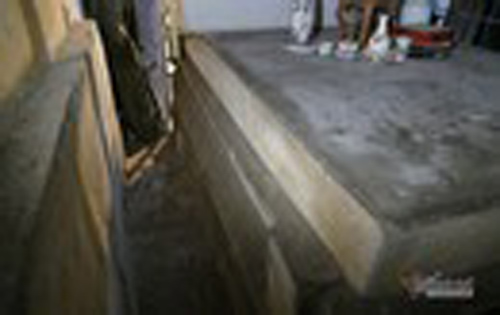 Nơi người sống ở chung với người chết hơn 30 năm qua