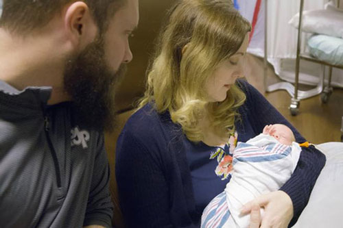 Em bé thứ hai ra đời nhờ tử cung hiến của người chết