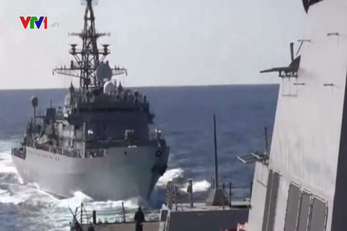 Nga nói tàu khu trục Mỹ chạy cắt đường tàu hải quân trên biển