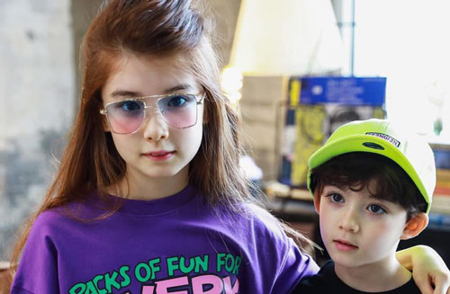 Cặp chị em ruột xinh như thiên thần khiến nhiều người giục giã bố mẹ sinh thêm em để... ngắm