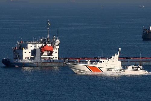 Tàu đánh cá Thổ Nhĩ Kỳ va chạm tàu chở dầu của Nga