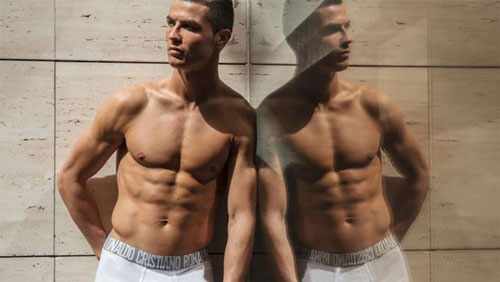 Để có được "body hoàn hảo", Ronaldo duy trì thói quen "ngủ lạ"