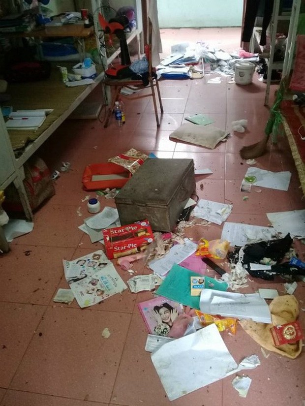 Phát hoảng với phòng ký túc xá không khác gì bãi rác của gái xinh