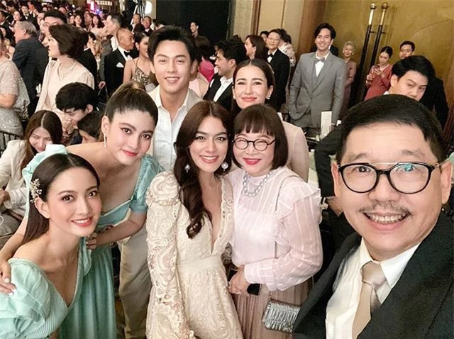 Đám cưới mỹ nhân Thái Lan sở hữu dàn phù dâu cùng khách mời toàn nhân vật đình đám nhất Tbiz: Từ "ngọc nữ màn ảnh" cho tới mỹ nam "Yêu nhầm bạn thân" - Ảnh 10.