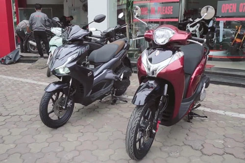 Honda Air Blade 150 2020 và Honda SH Mode (phải).