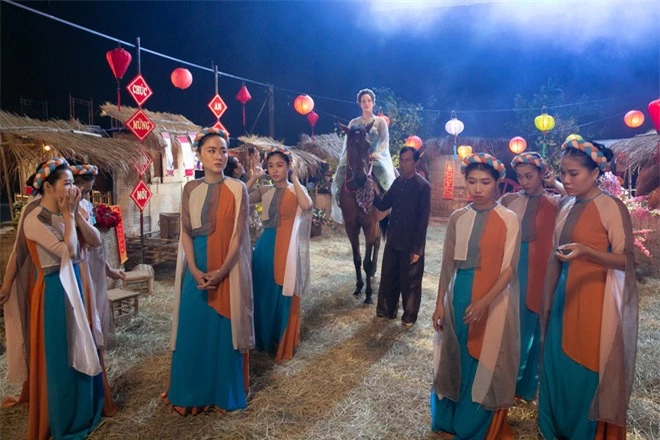 Thị Bình Nhật Kim Anh của Tiếng Sét Trong Mưa mang tích 12 Bà Mụ và truyền thuyết Thạch Sùng vào MV mới, khoe vẻ đẹp mặn mà không tuổi - Ảnh 6.