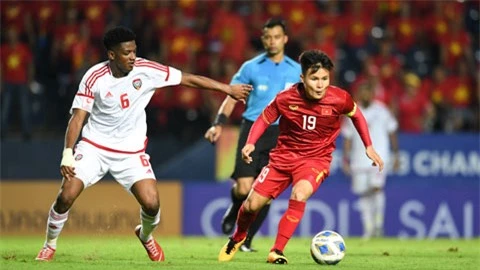 Quang Hải (phải) và đồng đội đã giành được 1 điểm trước đối thủ mạnh nhất bảng D là UAE Ảnh: MINH TUẤN 