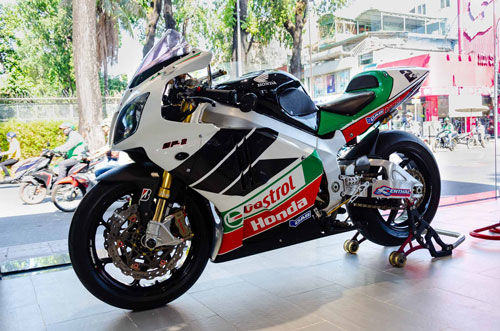 Chi tiết môtô đua chạy phố Honda VTR 1000 RC51 SP2 độc nhất Việt Nam