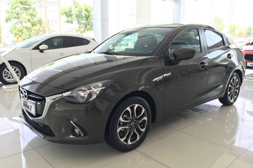 Mazda 2 giảm giá sốc, cạnh tranh với Toyota Vios, Hyundai Accent