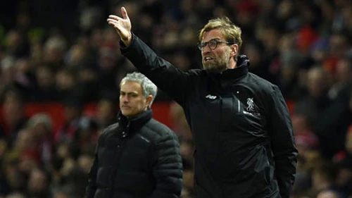 Mourinho (sau) chỉ thắng 2/10 lần đối đầu với Klopp