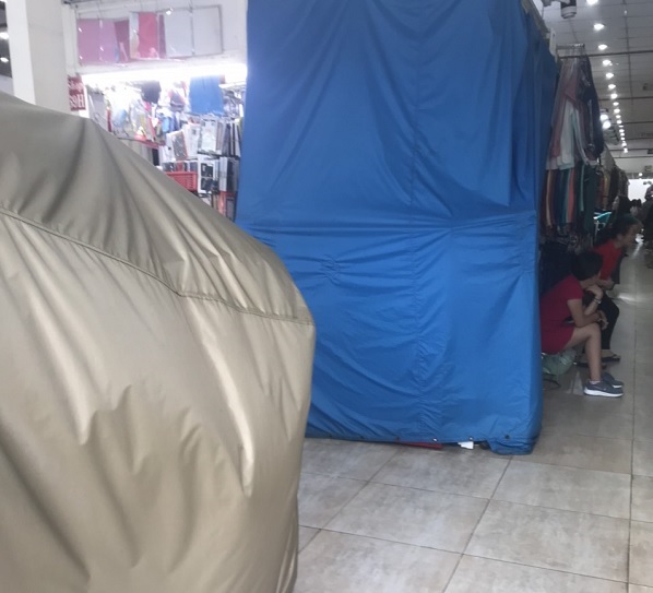 Tiểu thương tại 2 trung tâm mua sắm sầm uất bậc nhất Sài Gòn đồng loạt đóng cửa