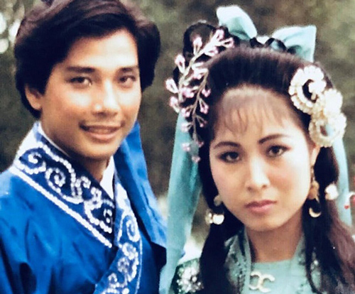 NSND Hồng Vân khoe ảnh thời trẻ, tiết lộ câu chuyện tình yêu 33 năm với ông xã Lê Tuấn Anh