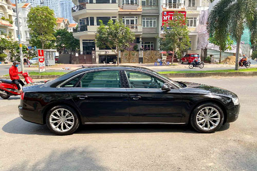 'Soi' Audi A8L đời 2011 giá chỉ hơn 1,3 tỷ ở Sài Gòn