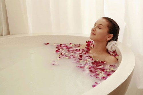 Điểm danh 5 thói quen xấu khi tắm khiến làn da bị tổn thương nặng nề