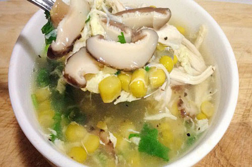 Nấu súp gà nấm hương vừa dễ ăn vừa thơm ngon, bé ăn thun thút "lớn nhanh như thổi"