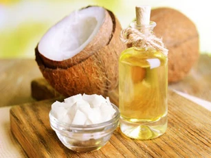 Dùng dầu dừa dưỡng da ban đêm theo cách này, tàn nhang chi chít khắp mặt cũng trị dứt cực nhanh