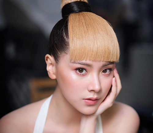 Mỹ nhân Chiếc lá bay vẫn xinh đẹp bất chấp dù để mái tóc chổi xể khó nhằn