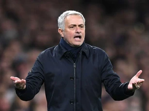 Tottenham thua trận, HLV Mourinho tố trọng tài thiên vị Liverpool