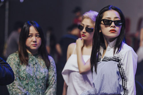 Khoảnh khắc hội ngộ giữa 2 thế hệ: Ngọc Linh dịu dàng, Chi Pu và Bảo Anh đầy gợi cảm, cùng hòa giọng tại sân khấu tổng duyệt WeChoice Awards 2019!