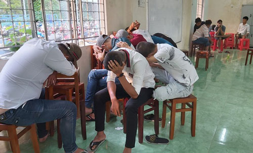 Tiền Giang: 34 thanh thiếu niên phê ma tuý trong quán Karaoke