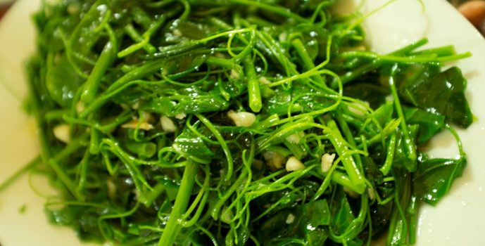 Xào rau bạn nhớ làm thêm bước này giúp món rau giữ nguyên chất dinh dưỡng, xanh mướt ai cũng thích ăn