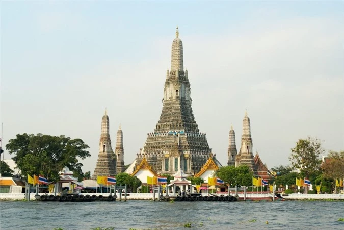 nhung ngoi chua nhat dinh ban phai ghe tham khi toi bangkok, thai lan hinh 2