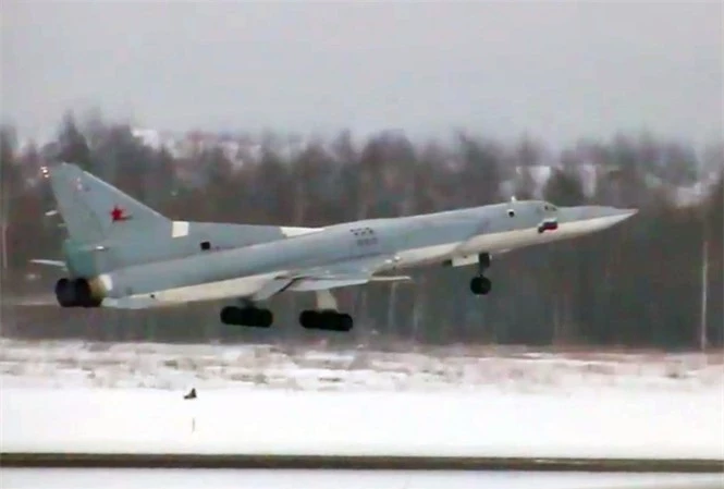 Sau nang cap, Tu-22M3M cua Nga co the mang duoc rat nhieu ten lua sieu thanh Kinzhal-Hinh-5