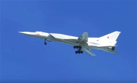 Sau nang cap, Tu-22M3M cua Nga co the mang duoc rat nhieu ten lua sieu thanh Kinzhal-Hinh-6