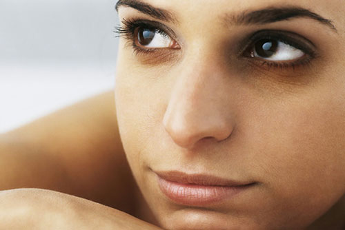 Loại bỏ quầng thâm dưới mắt hiệu quả