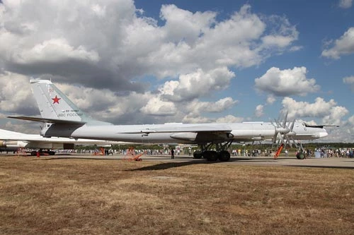 Lực lượng răn đe hạt nhân trên không của Nga là hiện nay gồm có máy bay ném bom chiến lược Tu-160, máy bay ném bom chiến lược Tu-95 và máy bay ném bom chiến lược Tu-22M3.
