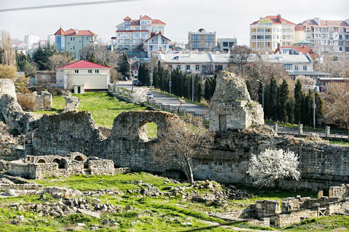 Lạc vào thành phố cổ đại 2.500 tuổi ở Crimea