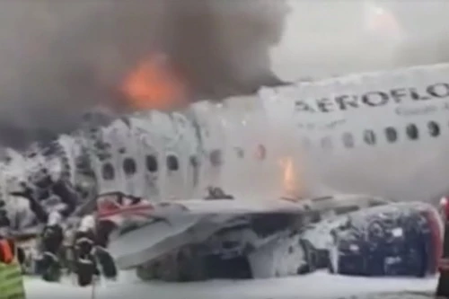 Chiếc máy bay chở khách SSJ-100 của hàng không Nga đã gặp thảm họa khiến nhiều người thiệt mạng. Ảnh: TASS.