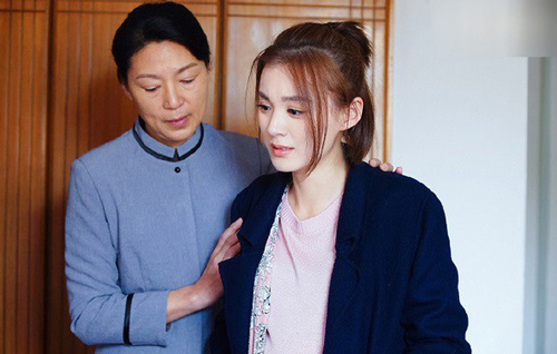 Trong phòng chờ sinh tôi quỳ gối xin chồng kí giấy mổ, anh lắp bắp mãi mới nói 1 câu khiến tôi bàng hoàng đau đớn