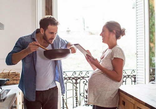 Chồng kêu cứu mong hội chị em gỡ rối vì bị vợ bầu 'cháo hành'