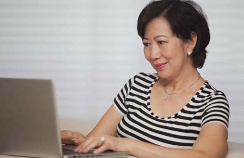 Mẹ chồng "tức lộn ruột" vì năm lần bảy lượt kết bạn facebook vẫn bị con dâu từ chối