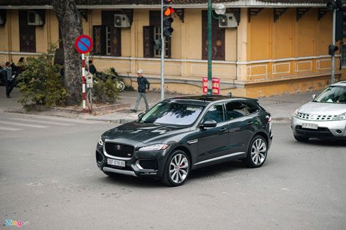 Tận mục Jaguar F-Pace S độc nhất Việt Nam trên phố Hà Nội