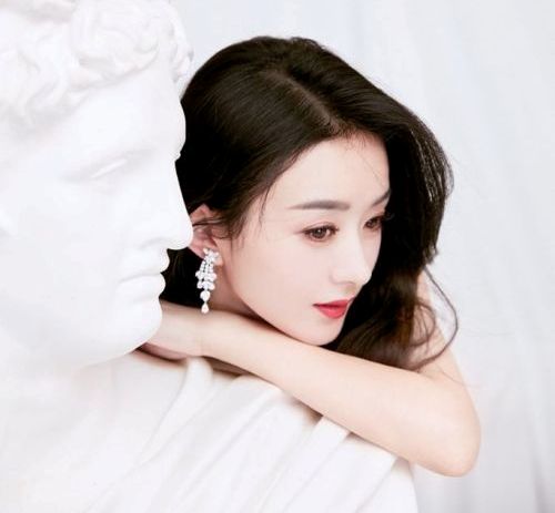 Giữa Dương Tử, Trịnh Sảng, Triệu Lệ Dĩnh ai mới là nữ hoàng sắc đẹp của đêm hội Weibo 2020?