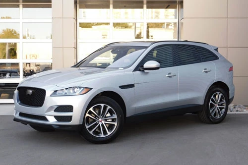 6. Jaguar F-Pace 2020 (giá khởi điểm: 45.200 USD).