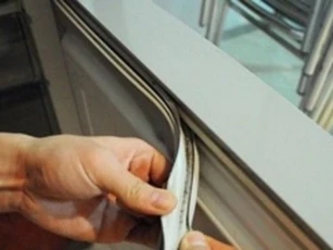 Đường gioăng tủ lạnh bị nấm mốc, đừng vội mua mới mà hãy áp dụng 4 cách làm sạch dưới đây