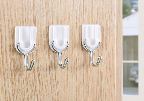 Chỉ cần làm điều này, móc dán tường dùng cả năm vẫn dính chắc như đóng đinh