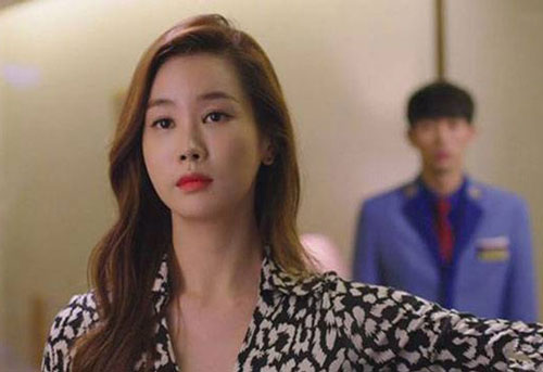 Chồng ngoại tình trơ trẽn đòi ly hôn, vợ tung bí mật đắt giá