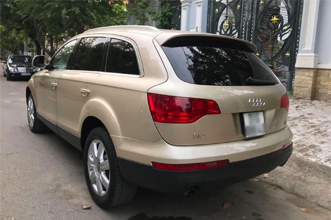 Xe sang Audi Q7 dung 13 nam chi 650 trieu tai Sai Gon-Hinh-4