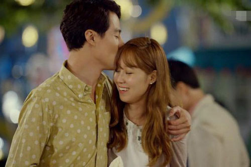 Thấy chị dâu xúng xính váy áo đi dự tiệc trong khi chồng bị tai nạn nằm liệt giường, tôi lên tiếng trách móc thì bị anh trai mắng xối xả