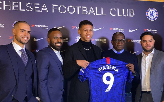 Chelsea có bản hợp đồng đầu tiên sau khi hết hạn cấm chuyển nhượng